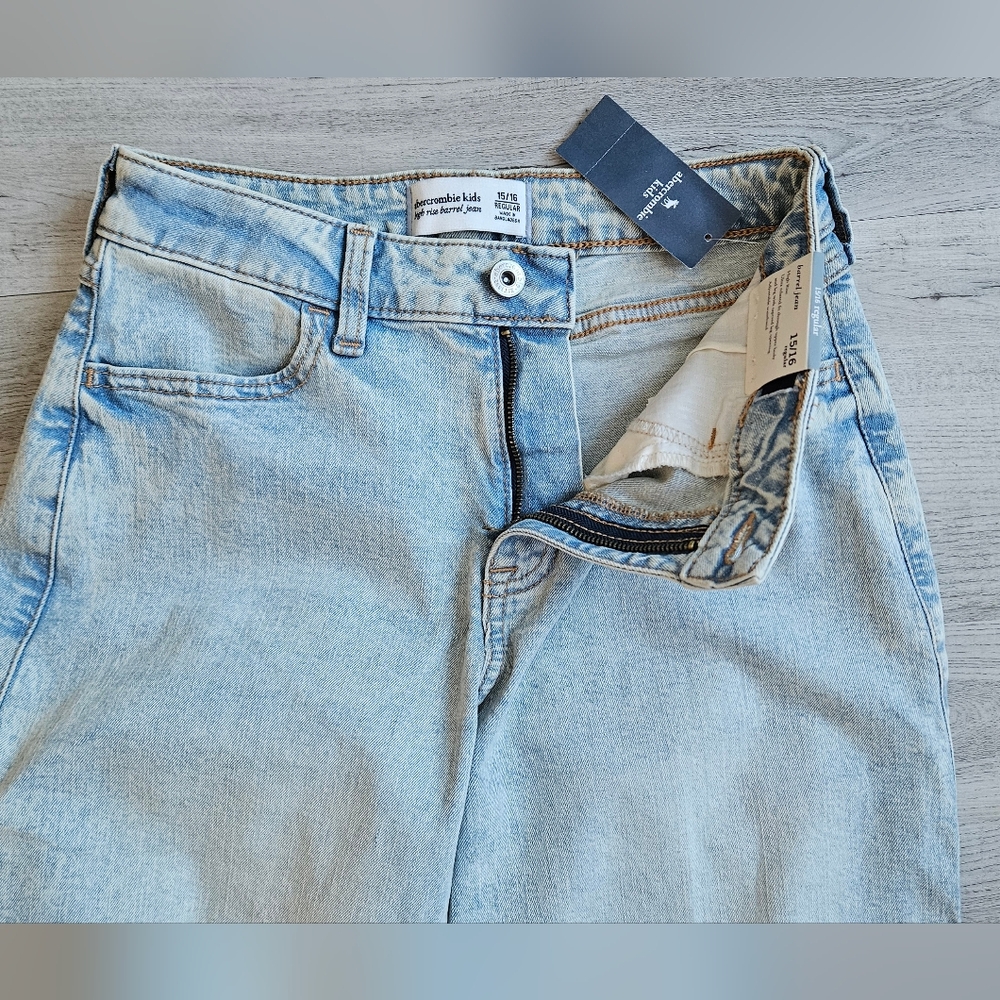 NWT Abercrombie Kids High Rise Barrel Jeans Light Blue Denim Girls 15/16 - Picture 13 of 14